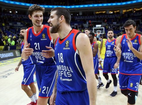 Ανετο διπλό και κορυφή για την Εφές (82-92)