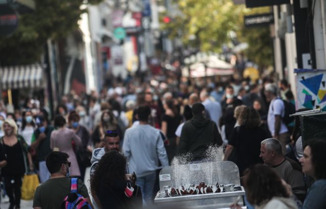 Σαρωτικοί έλεγχοι για την τήρηση των νέων μέτρων – Οι εκπτώσεις «γέμισαν» το κέντρο με κόσμο