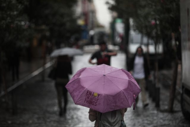 Προσοχή: Βροχές και καταιγίδες έως και την Κυριακή – Πού θα υπάρχουν έντονα φαινόμενα