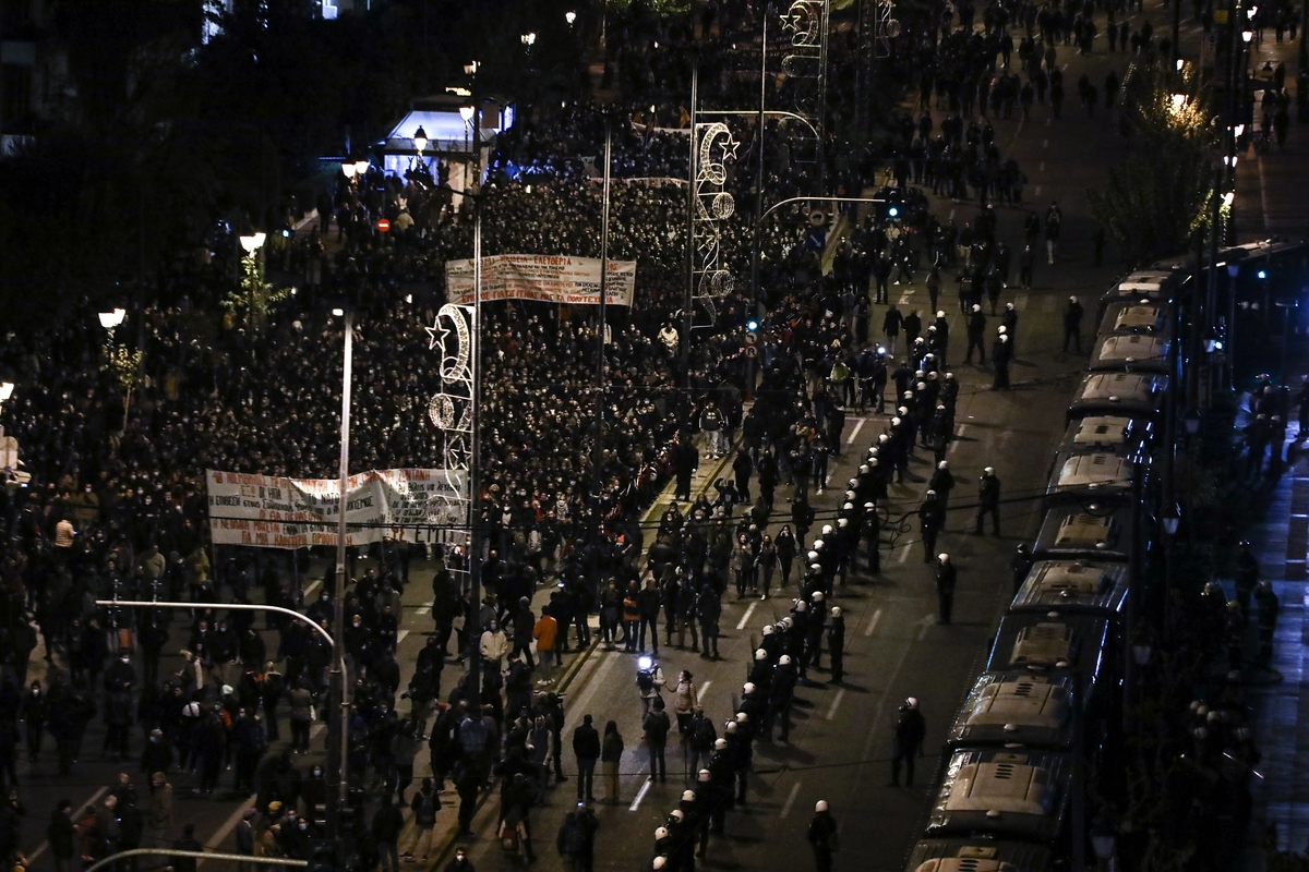 Δεν θα πιστέψετε ποιος πασίγνωστος ηθοποιός βρέθηκε στα Εξάρχεια την ώρα των επεισοδίων (vid)