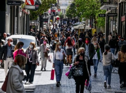 Αλλάζει το ωράριο στα καταστήματα από Δευτέρα – Ποιες ώρες θα είναι ανοιχτά