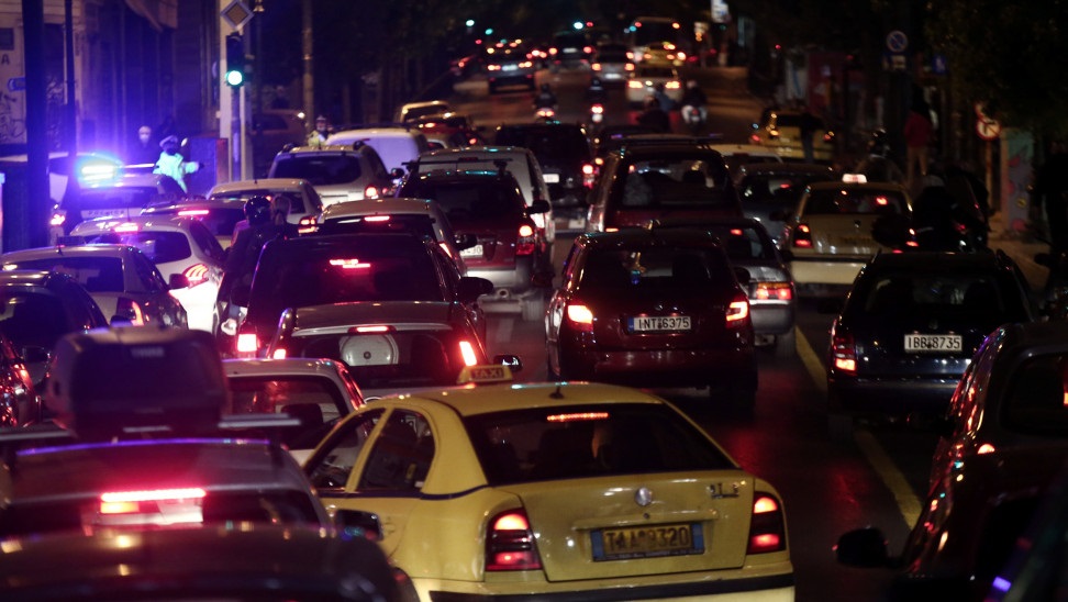 Κίνηση – Κυκλοφοριακό χάος στο κέντρο της Αθήνας – Τεράστιες ουρές [Χάρτης]