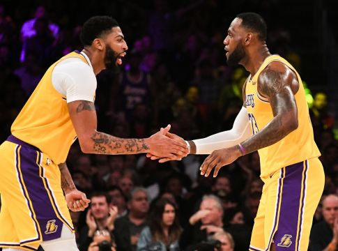 ΛεΜπρόν και Ντέιβις φέρνουν το 2K στο Staples Center (vid)