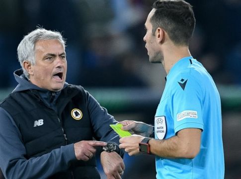 Έξαλλος ο Μουρίνιο με τον Παπαπέτρου – «Δεν δόθηκαν δύο πέναλτι, αυτός θα γυρίσει ήρεμος στην Ελλάδα»