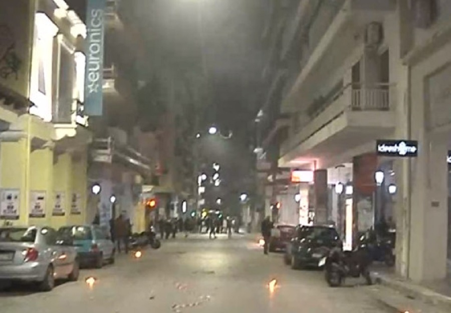 Πολυτεχνείο – Επεισόδια με μολότοφ σε Θεσσαλονίκη και Πάτρα [Βίντεο]
