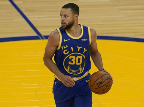 Ο Κάρι «έσβησε» τα φώτα  δύο φορές (vid)