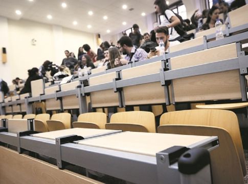 Πανεπιστήμια – Το προφίλ των ελληνικών ΑΕΙ – Οι μισοί φοιτητές αποφοιτούν κάθε χρόνο