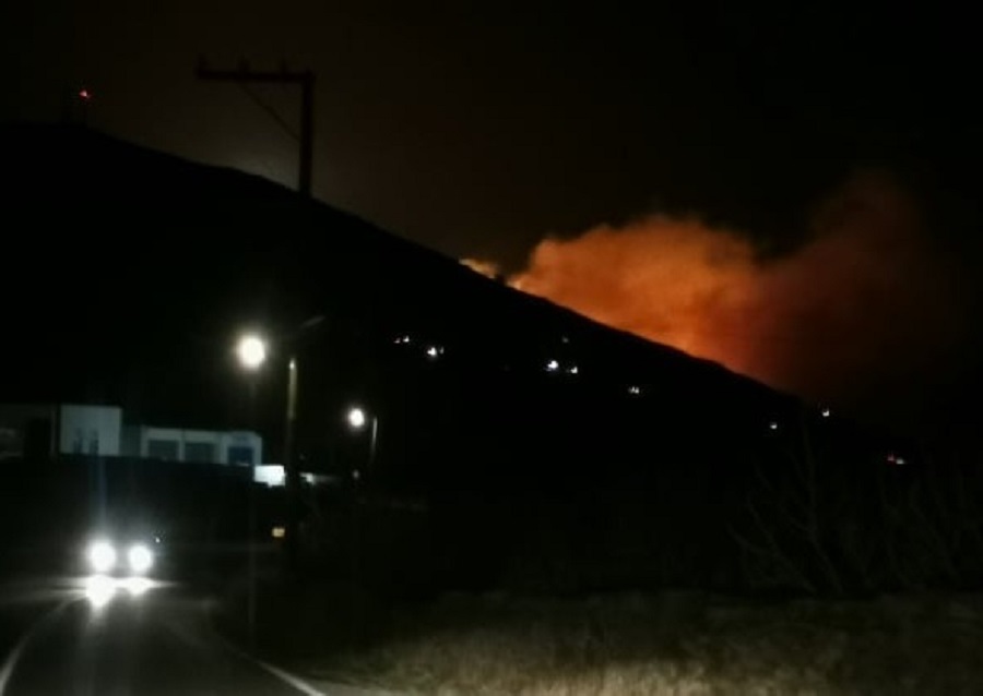Φωτιά στην Τήνο – Σε ύφεση η πυρκαγιά – Ολονύχτια μάχη με τις αναζωπυρώσεις