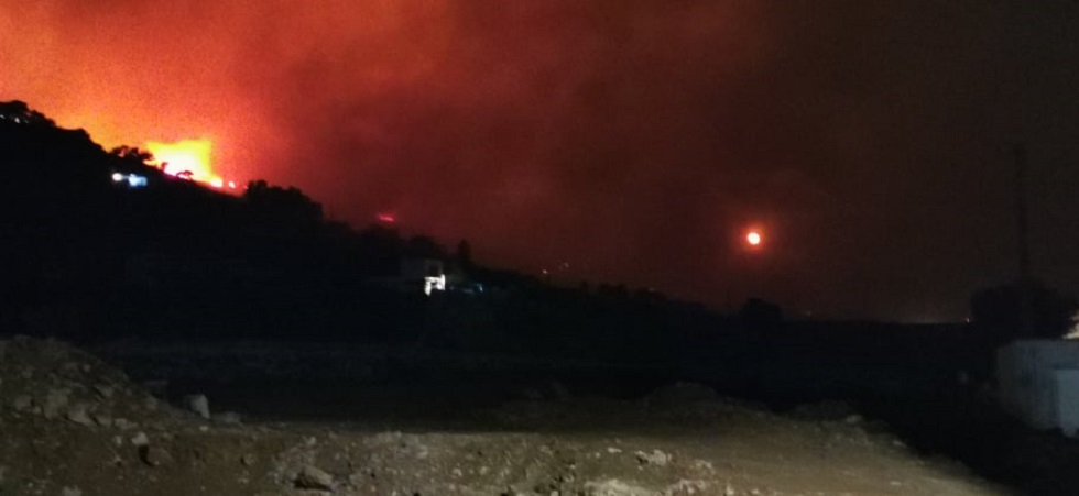 Φωτιά στην Τήνο – Μήνυμα του 112 καλεί τους κατοίκους να είναι σε ετοιμότητα