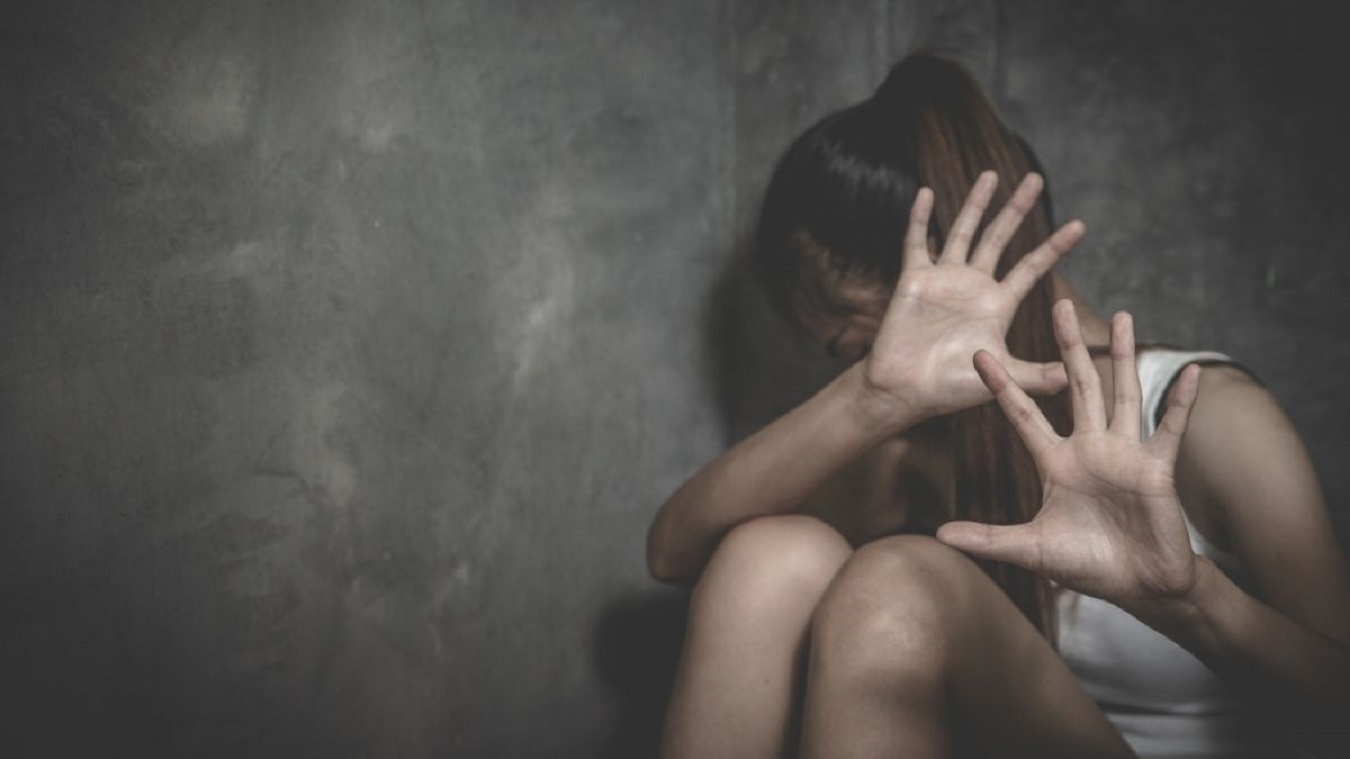 Στον ανακριτή η μητέρα και δύο από τους βιαστές της 12χρονης – Υπάρχουν κι’ άλλα παιδιά στο κύκλωμα; – Στο «κάδρο» και ζευγάρι που εμπλέκεται