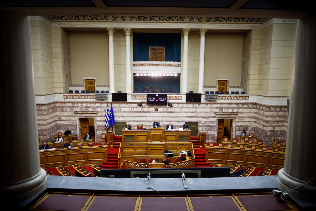 Δημοσκόπηση – Διψήφια η διαφορά ΝΔ – ΣΥΡΙΖΑ – Σκληρή «μάχη» για την ηγεσία στο ΚΙΝΑΛ
