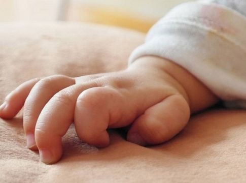 Σέρρες – Εγκατέλειψαν άρρωστο μωρό 15 μηνών σε Κέντρο Υγείας