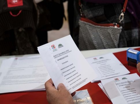 ΚΙΝΑΛ – Έχουν ψηφίσει πάνω από 267.000 πολίτες – Πήραν παράταση οι εκλογές
