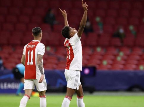 Φωτιά και… Αγιαξ (4-2), πεντάρα η Ντόρτμουντ (5-0, vids)