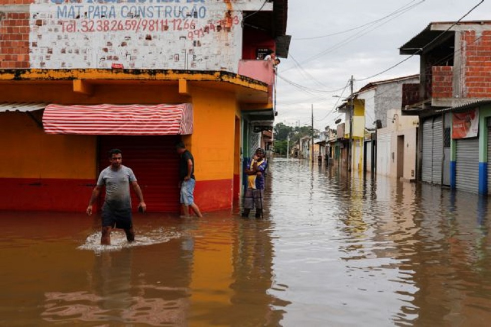 20 νεκροί και τεράστιες καταστροφές από τις πλημμύρες
