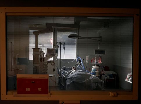 Κορωνοϊός – 4.761 νέα κρούσματα και 72 θάνατοι – Στους 705 οι διασωληνωμένοι