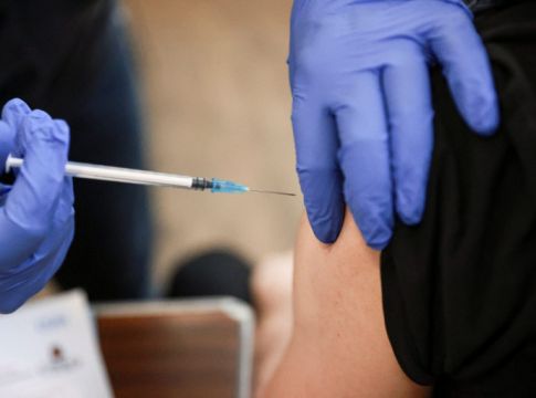 Βρέθηκε το… όπλο που εξουδετερώνει τη μετάλλαξη Ομικρον – Η ανάλυση Μόσιαλου που θα συζητηθεί