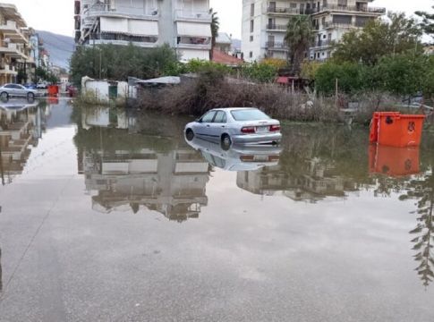 Μεσολόγγι – Στο έλεος τη κακοκαιρίας – Δεκάδες κλήσεις για απεγκλωβισμό στην Πυροσβεστική