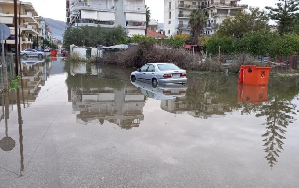 Μεσολόγγι – Στο έλεος τη κακοκαιρίας – Δεκάδες κλήσεις για απεγκλωβισμό στην Πυροσβεστική