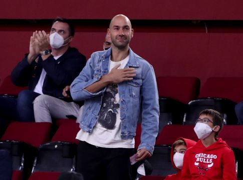 Αποθεώθηκε ο Σπανούλης στο γήπεδο