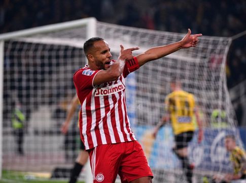 Με τα μπουκάλια στον Ελ Αραμπί δεν ξόρκισε το κακό – Τον παρατηρητή;