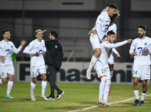 Ταουσιάνης – «Δείξαμε ποιοι είμαστε κόντρα σε έναν σπουδαίο αντίπαλο όπως ο Ολυμπιακός» (vid)