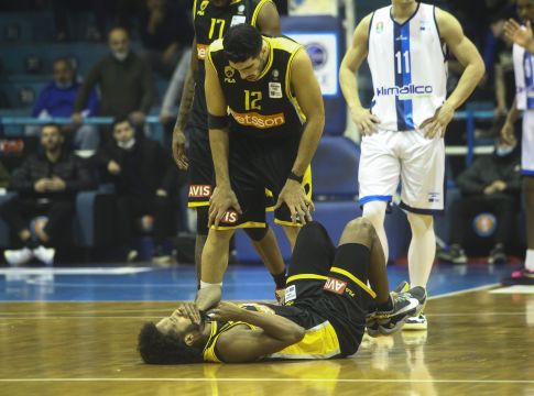 Νέο σοκ στην ΑΕΚ – Στο νοσοκομείο ο Ανγκόλα με εσωτερική αιμορραγία στο στόμα