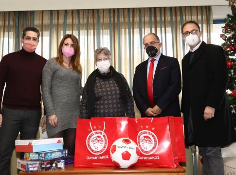 Ολυμπιακός – Μοίρασε δώρα στον σύλλογο «Φλόγα» (pics)