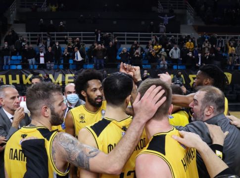 Φίλος της ΑΕΚ αγόρασε 100 διαρκείας και τα διαθέτει σε ανέργους και φοιτητές