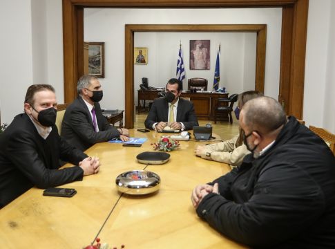 Κοσμάς σε Πλεύρη – «Το πλαφόν δεν μπορεί να είναι άλλο από τον αριθμό των διαρκείας της κάθε ομάδας»