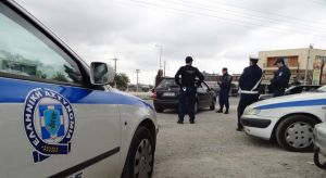 Αιγάλεω – Αδέσποτη σφαίρα βρέθηκε καρφωμένη στην οροφή ΙΧ