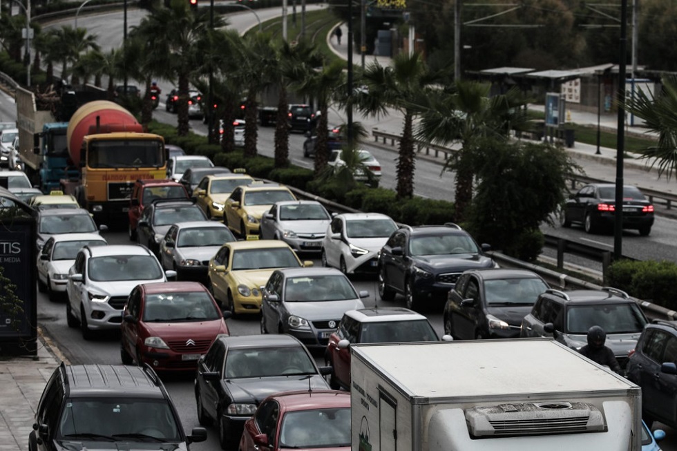Κίνηση – Στο «κόκκινο» οι περισσότεροι δρόμοι της Αθήνας – Που θα συναντήσετε μποτιλιάρισμα