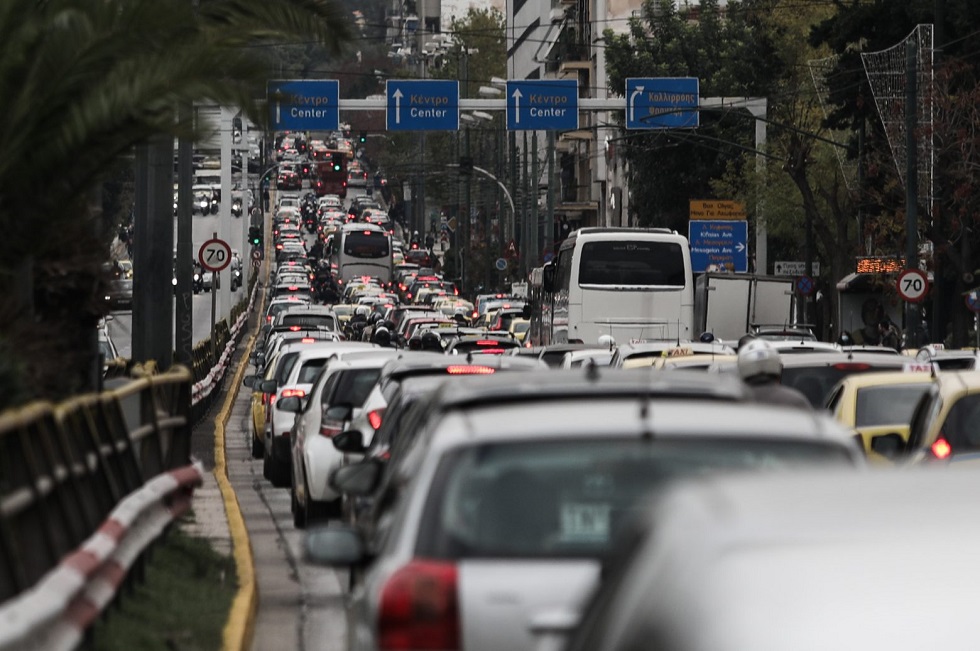 Κίνηση – Χάος στους δρόμους της Αθήνας – Πού παρατηρούνται τεράστιες ουρές