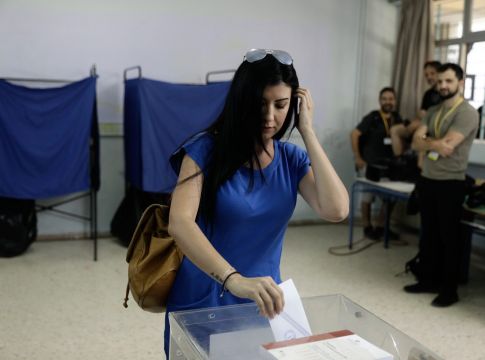 Ανατροπή στην κεντροαριστερά δείχνει νέα δημοσκόπηση – Εκτόξευση στα ποσοστά του ΚΙΝΑΛ, ανοίγει η ψαλίδα ανάμεσα σε ΝΔ και ΣΥΡΙΖΑ