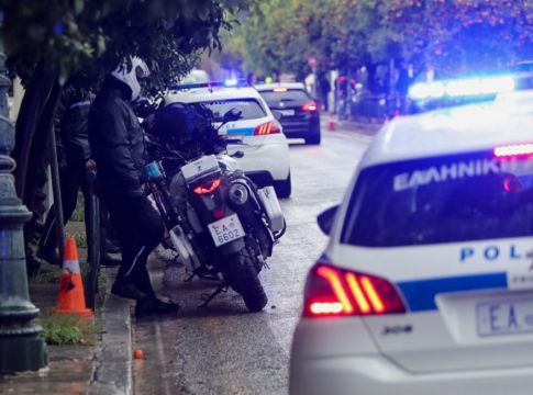 Μενίδι – Γάζωσαν σπίτι με σφαίρες και εξαφανίστηκαν