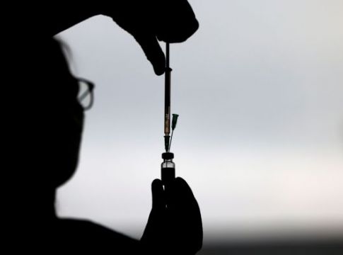 Η τέταρτη δόση στο τραπέζι της Επιτροπής Εμβολιασμού – Ποιους θα αφορά