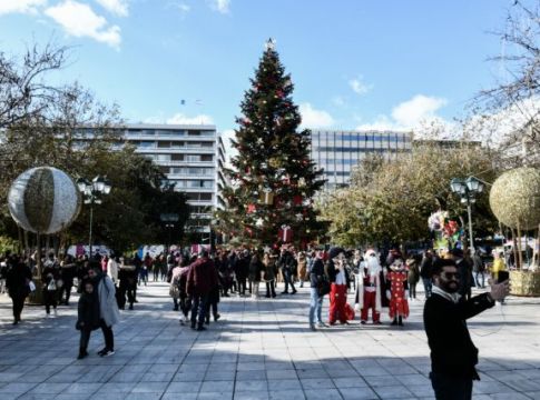 Μια ανάσα από νέα μέτρα για να μπει φρένο στην Όμικρον – Τρομάζει το σενάριο εξάπλωσής της στη χώρα