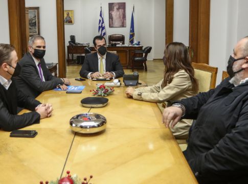 Καραπαπάς στη συνάντηση για τα γήπεδα – «Διαχωρίζουμε τους φιλάθλους σε δύο κατηγορίες – Εχουμε αποδείξει ότι τηρούμε τα μέτρα»