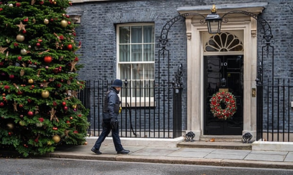«Νίπτει τας χείρας της» η αστυνομία του Λονδίνου για το χριστουγεννιάτικο πάρτι στη Ντάουνινγκ Στριτ