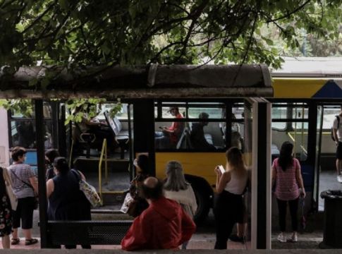 Μαρτυρία 17χρονης που παρενοχλήθηκε σε λεωφορείο – «Ένιωσα να με ακουμπάει και τον χαστούκισα»