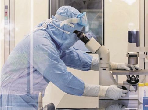 Κορωνοϊός – Στα άδυτα των εργαστηρίων της Όμικρον – Πώς εντοπίζονται τα κρούσματα και οι μεταλλάξεις