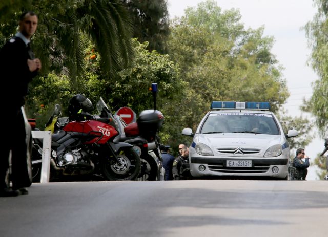 Αγριο έγκλημα στη Γλυφάδα – Σκότωσε τον σύντροφο της μητέρας του και παραδόθηκε