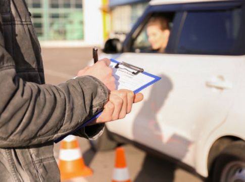 Ανανέωση άδειας οδήγησης – Θα γίνεται ηλεκτρονικά μέσω του gov.gr – Δείτε τη διαδικασία
