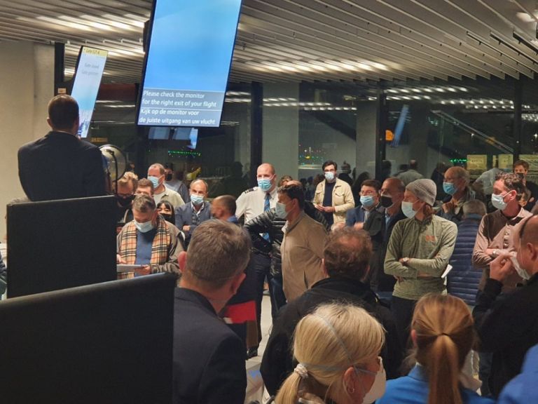Ολλανδία – Η Όμικρον εντοπίστηκε σε 18 επιβάτες από την πτήση της Νότιας Αφρικής | to10.gr