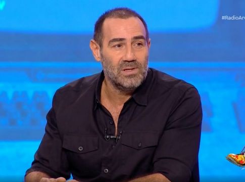«Ράδιο Αρβύλα»: Ειρωνείες Κανάκη για Κοσιώνη – «Μας συγκινεί»