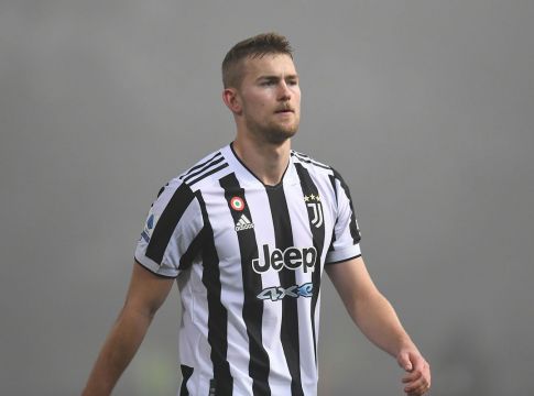 Τα «σκάει» για Ντε Λιχτ η Τσέλσι