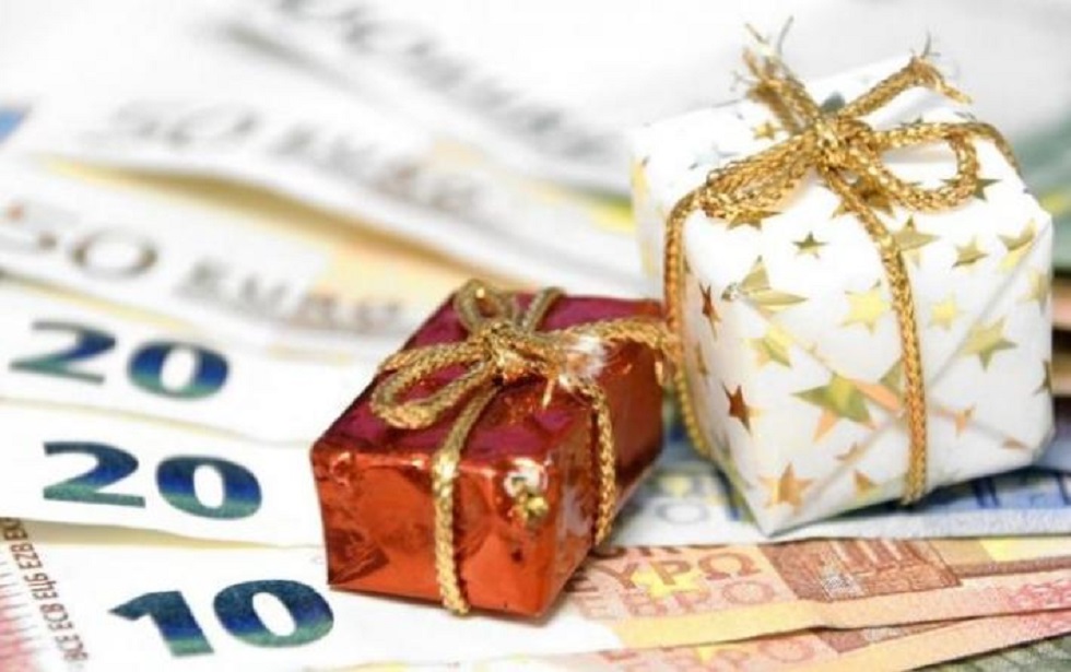 Χάνει 150 ευρώ το μήνα η μέση οικογένεια – Έξι στους 10 θα ξοδέψουν λιγότερα τα Χριστούγεννα