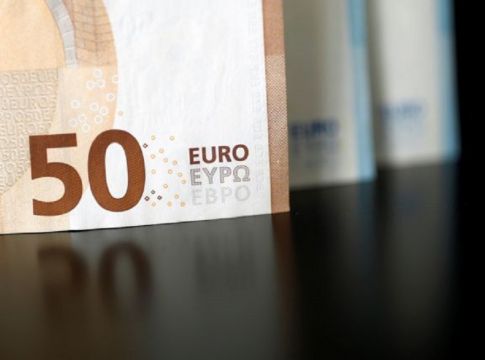 Έρχονται αυξήσεις μισθών Δημοσίου και κατάργηση εισφοράς αλληλεγγύης
