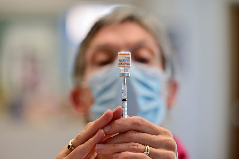 Κόντρα στην κυβέρνηση Μπάιντεν – Τέσσερις πολιτείες δίνουν επιδόματα σε όσους απολυθούν επειδή δεν εμβολιάστηκαν