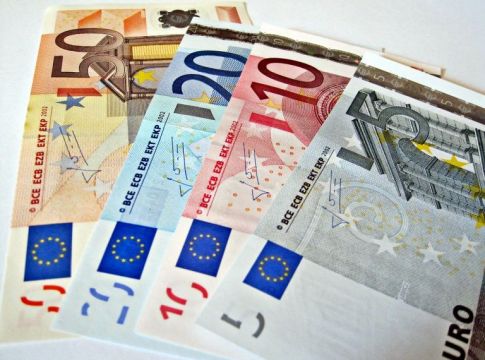 Τρέξτε να ρυθμίσετε τα χρέη στον ΕΦΚΑ – Σε ισχύ από σήμερα οι 72 δόσεις – Ποιους αφορά